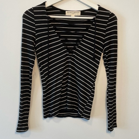 𝅺Urban Outfitters Lace Up Top - Picture 12 of 12